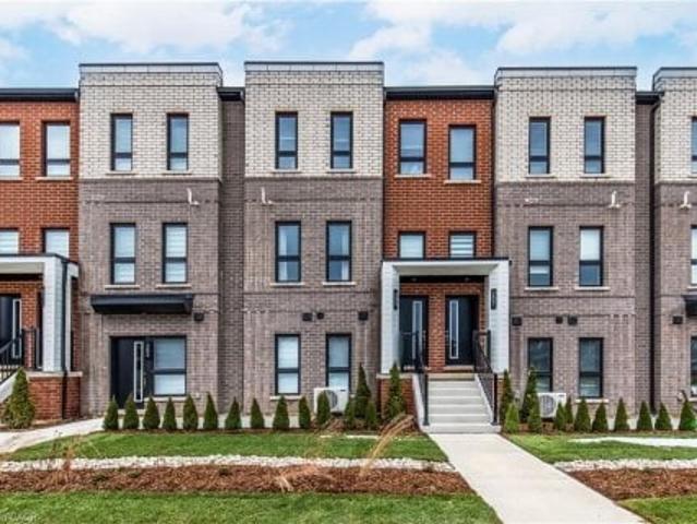 Townhouse for sale in Ancaster, Ontario