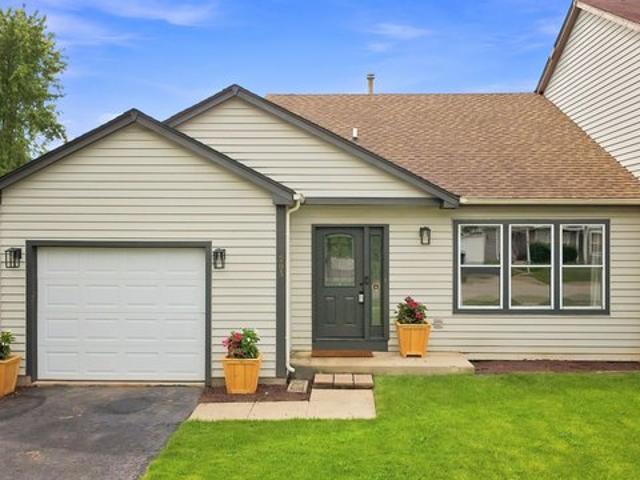 Townhouse for sale in Elgin, Illinois