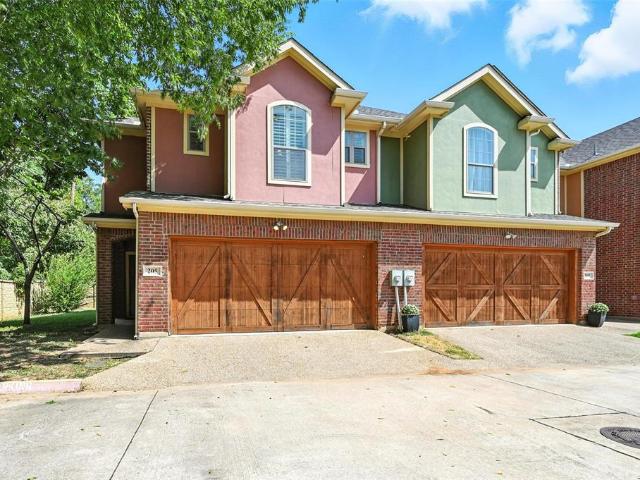 Townhouse for sale in Hurst, Texas