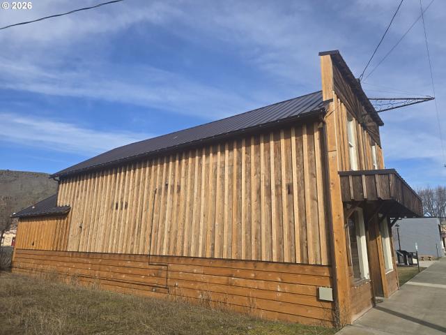 Commercial for sale in Oregonia