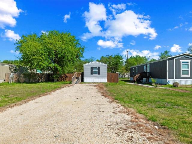 House for sale in Navarro, Texas