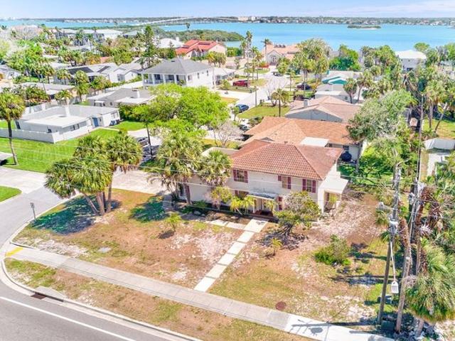 House for sale in Belleair Beach, Pinellas County