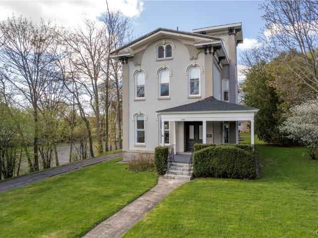House for sale in Syracuse, New York