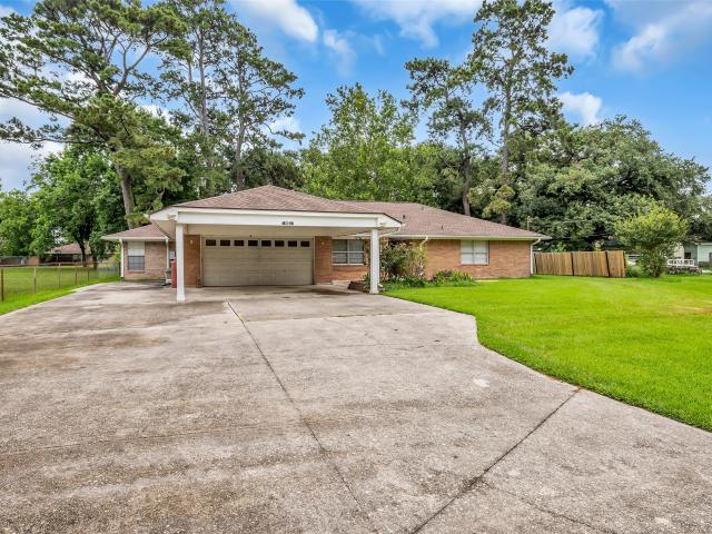 House for sale in Highlands, Harris County