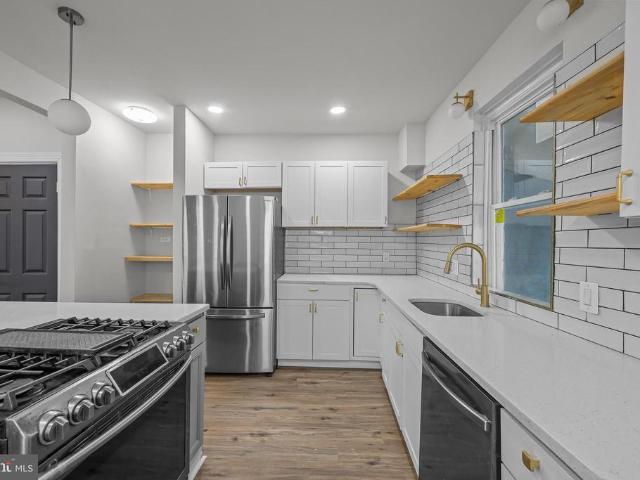 Townhouse for sale in Darby