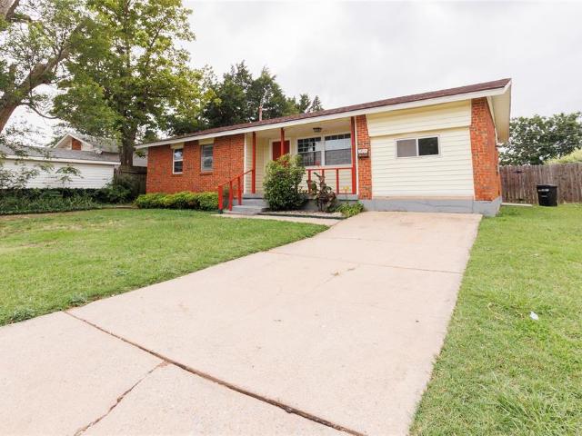 House for sale in Elgin, Comanche County
