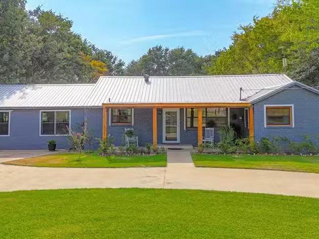 House for sale in Mabank