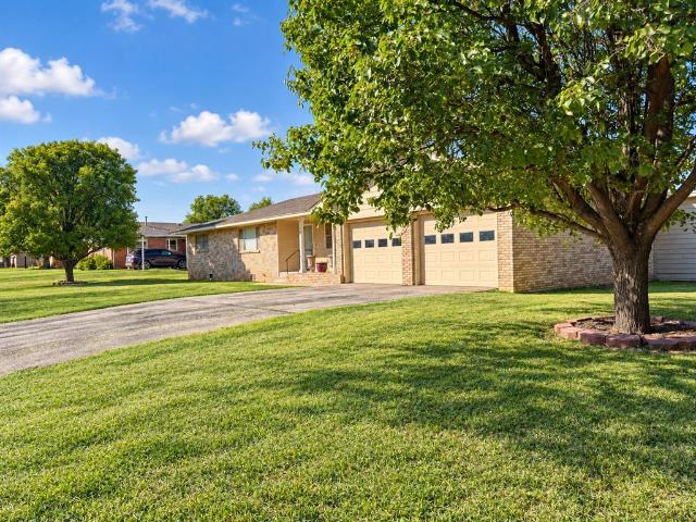 House for sale in Erick, Beckham County