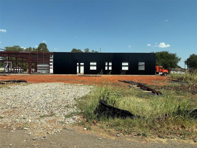 Commercial for sale in Cashion, Kingfisher County