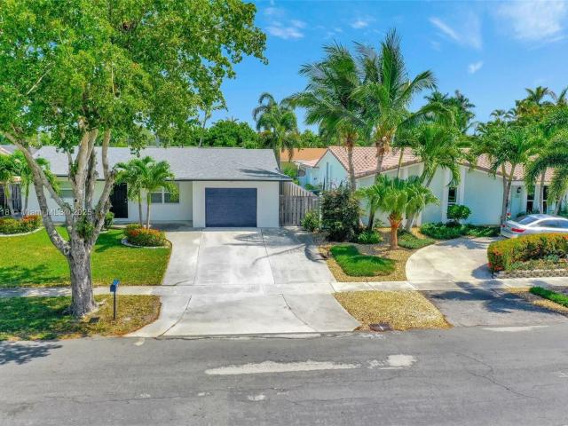 House for sale in Dania