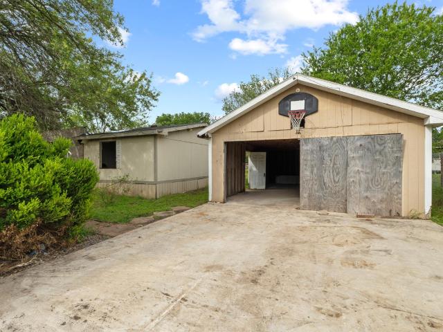 House for sale in Martindale, Texas
