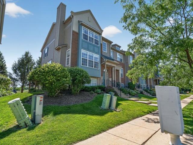 Townhouse for sale in Grayslake, Illinois