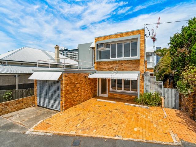 Office for rent in Toombul, Queensland