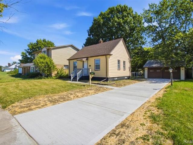 House for sale in Harper Woods, Michigan