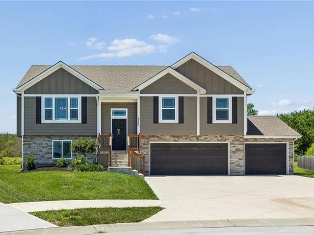 House for sale in Peculiar, Missouri