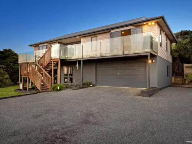 House for sale in Awhitu
