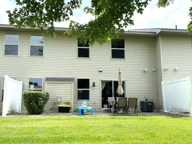 Townhouse for sale in Rogers
