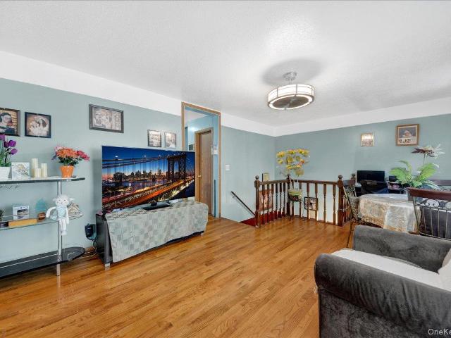 House for sale in The Bronx, Arverne