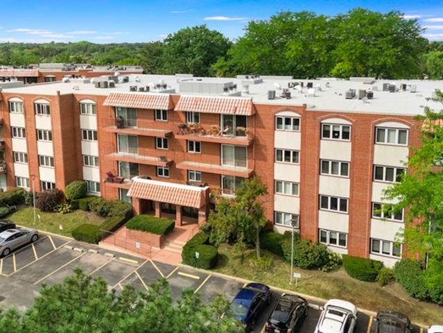 Condo for sale in Highland Park, Illinois
