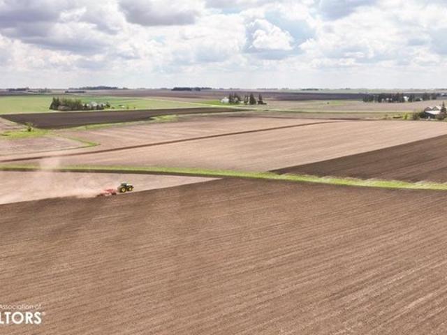 Farm for sale in Stout, Iowa