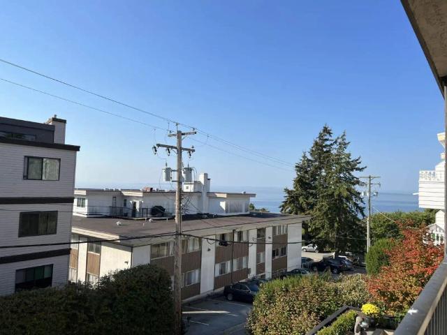 Apartment for rent in Five Corners, White Rock