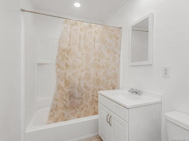 House for sale in The Bronx, Arverne