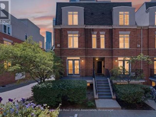 Townhouse for sale in Woburn, Ontario