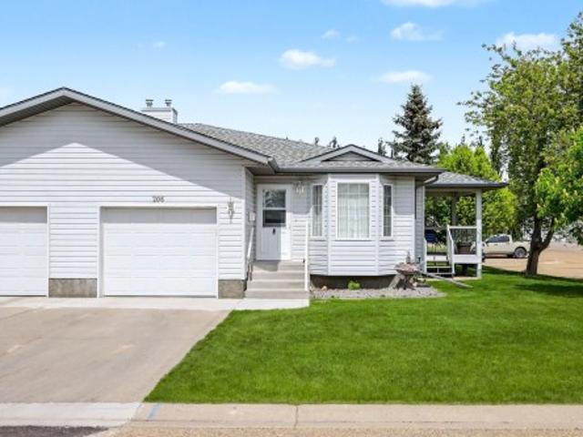 Duplex for sale in Wetaskiwin, Alberta