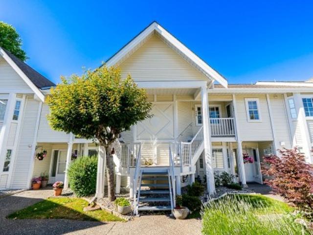 Townhouse for sale in Fleetwood, Surrey