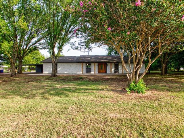 House for sale in Ellis, Texas