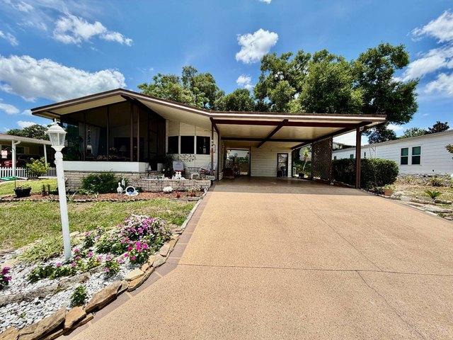 House for sale in Lady Lake, Florida