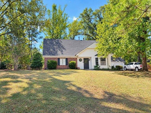 House for sale in Cobbs Addition, Many