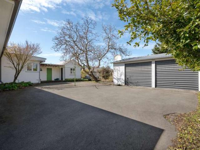 House for sale in Chaslands, Canterbury