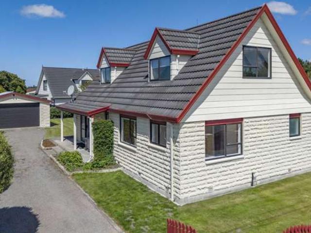 Property for sale in Chaslands, Canterbury