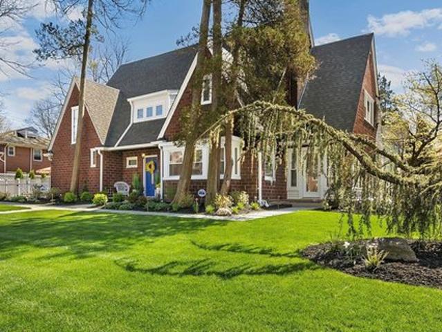 House for sale in Leonia, New Jersey