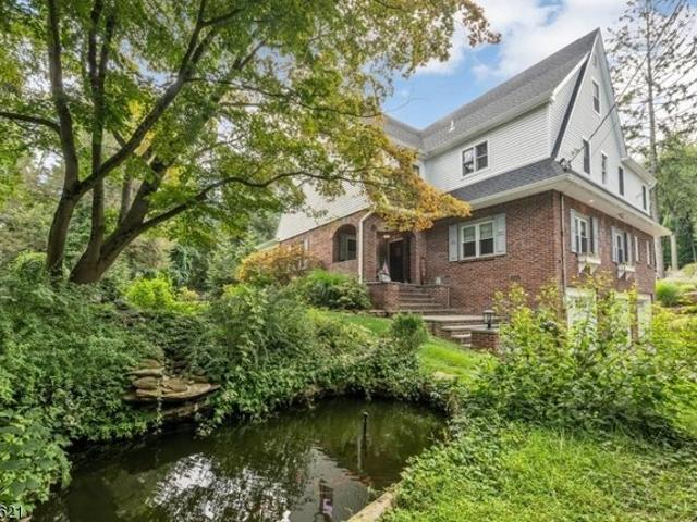 House for sale in Oakland, Bergen County