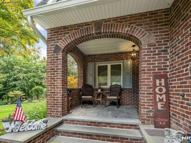 House for sale in Oakland, Bergen County