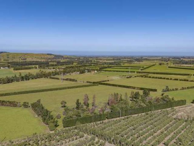 Property for sale in Chaslands, Canterbury