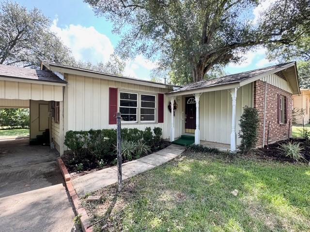 House for sale in Crockett, Texas
