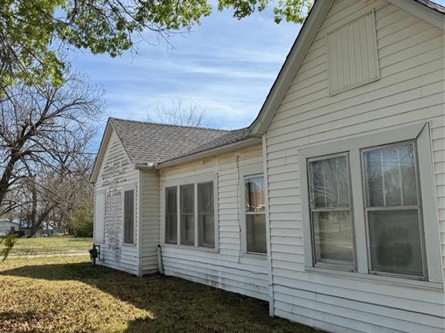 House for sale in Clarksville, Texas