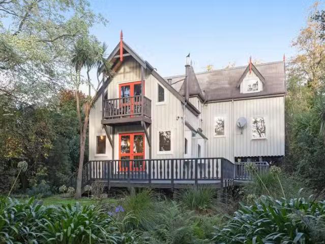 House for sale in Chaslands, Canterbury