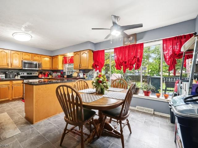 House for sale in Meadows West, Strongsville