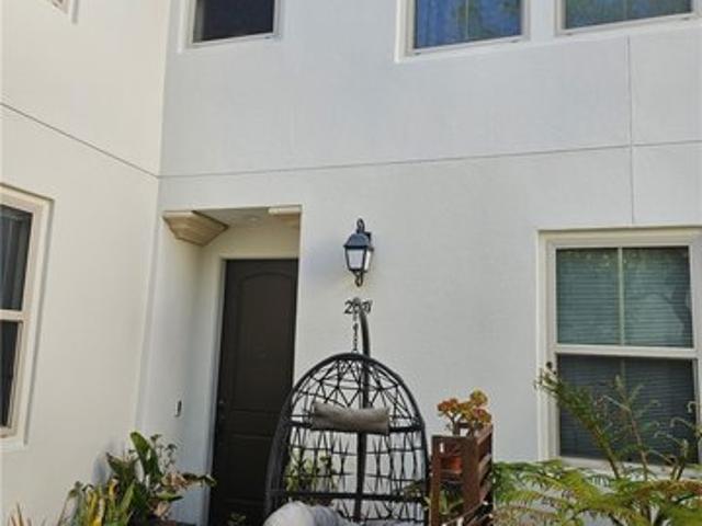 Townhouse for sale in Long Beach, California