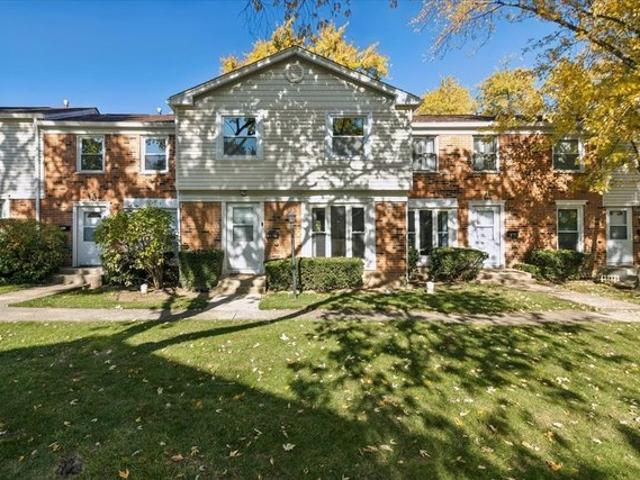 Townhouse for sale in Streamwood, Illinois