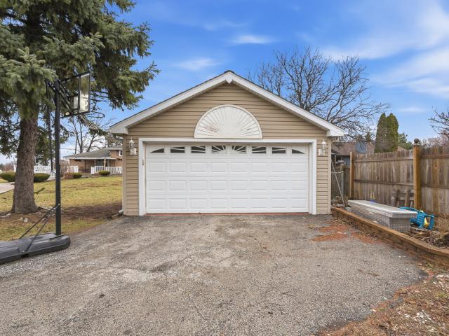 House for sale in Crest Hill, Illinois