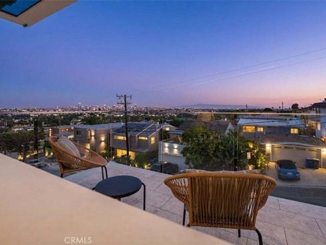 House for sale in Signal Hill, California