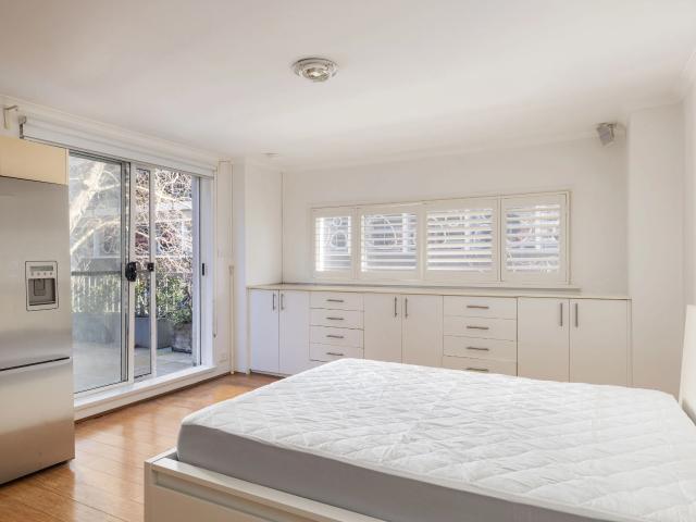 Granny Flat for rent in Elizabeth Bay, Sydney