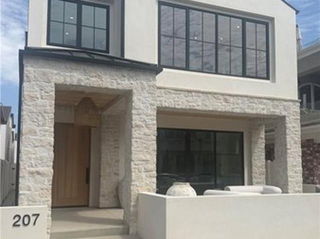House for sale in Corona Del Mar, California