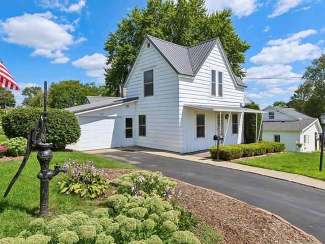 House for sale in Mineral Point, Iowa County