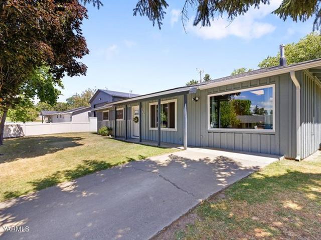 House for sale in Zillah, Washington